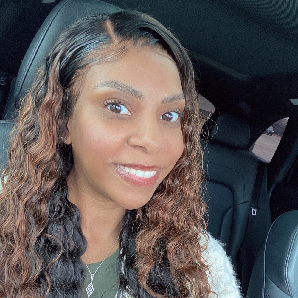 Meet your Posher, Halana